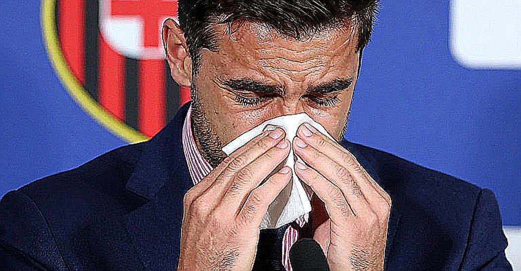One Day After the 4-2 Win Over Barcelona: Kvaratskhelia's Knee and the Real Arithmetic of Luis Enrique's Three Paths One Day After the 4-2 Win Over Barcelona: Kvaratskhelia's Knee and the Real Arithmetic of Luis Enrique's Three Paths