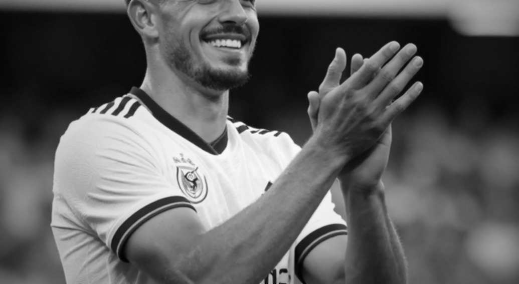 De Jong Training as a Centre-Back: The Real Crisis Buried in Flick's Press Conference De Jong Training as a Centre-Back: The Real Crisis Buried in Flick's Press Conference