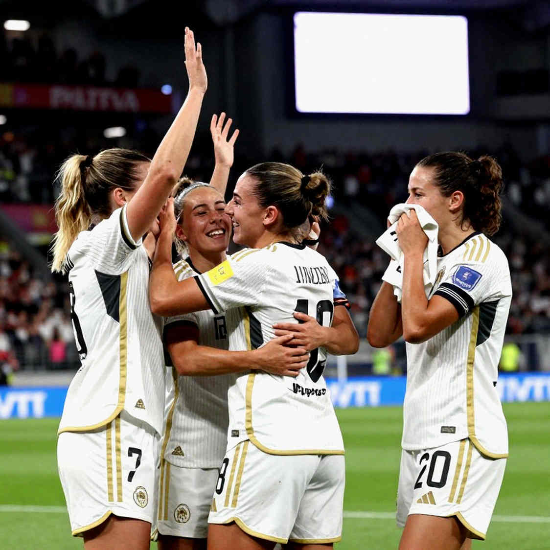 The Empty Analysis, the Silent Data Loss: Blockchain's Hard Test in Football's Data Pipeline The Empty Analysis, the Silent Data Loss: Blockchain's Hard Test in Football's Data Pipeline