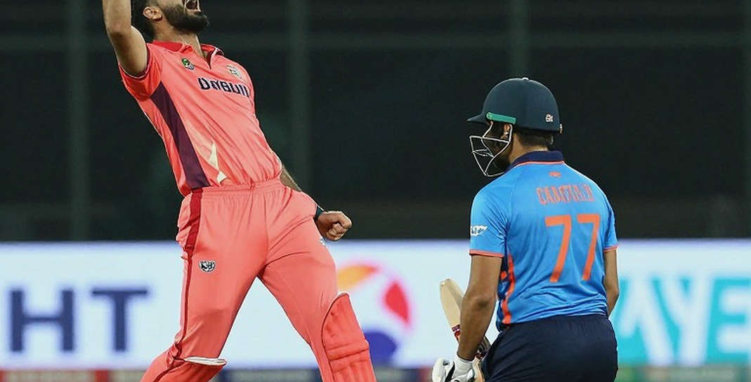 ক্যারির হাতে হ্যারিকেন্সের মুকুট, কিন্তু লেজার বলছে অন্য গল্প