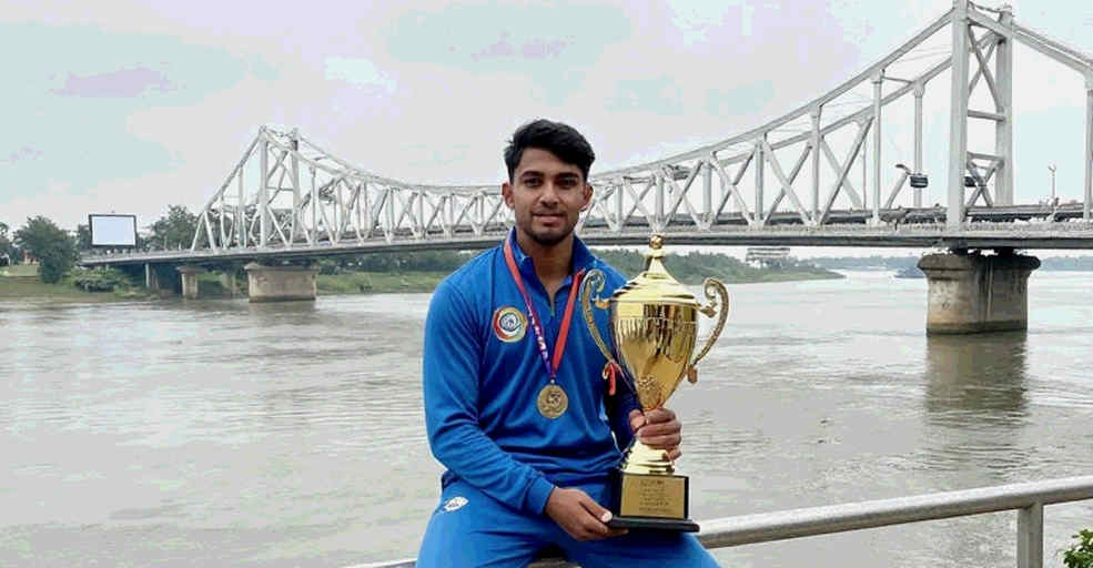 তেত্রিশ জনের কাফেলা, দুটি খালি চেয়ার: পাকিস্তানের মাটিতে ইংল্যান্ডের ওডিআই ত্রিদেশীয় সিরিজের আসল ছবি তেত্রিশ জনের কাফেলা, দুটি খালি চেয়ার: পাকিস্তানের মাটিতে ইংল্যান্ডের ওডিআই ত্রিদেশীয় সিরিজের আসল ছবি