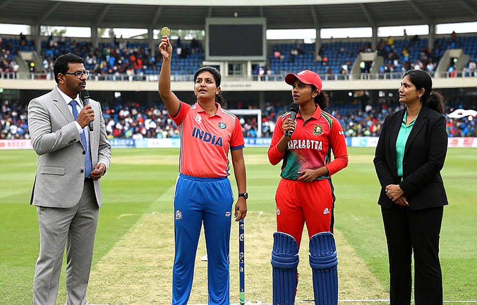 ট্রান্সফার উইন্ডোয় শব্দ ও নীরবতা: নোটবুক, যাচাই আর ক্রিকেটের অপরিবর্তনীয় রেকর্ড ট্রান্সফার উইন্ডোয় শব্দ ও নীরবতা: নোটবুক, যাচাই আর ক্রিকেটের অপরিবর্তনীয় রেকর্ড