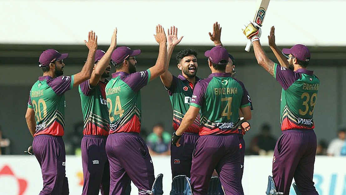 যে বাক্যটি ক্রিকেটকে বাজার বানাল: প্যাকারের “আমি বিল দিই, আমি অধিনায়ক বাছি” থেকে গাভাস্করের ১৯৮৫ নীরবতা যে বাক্যটি ক্রিকেটকে বাজার বানাল: প্যাকারের “আমি বিল দিই, আমি অধিনায়ক বাছি” থেকে গাভাস্করের ১৯৮৫ নীরবতা